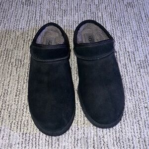 UGG women’s classic slipper